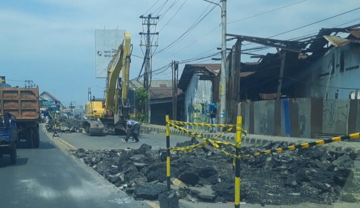 Jalan Jenderal Sudirman Pekalongan Diperbaiki, Warga: Macet Lumrah