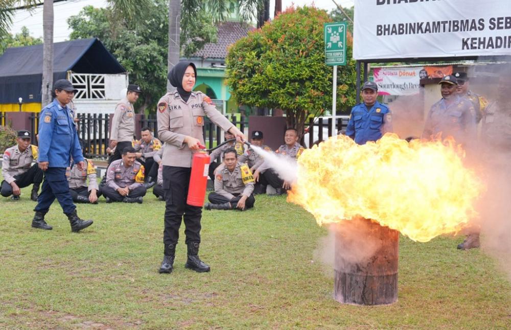 Bhabinkamtibmas Polres Batang Ditempa Jadi “Polisi Penolong” Bhabinkamtibmas Polres Batang Ditempa Jadi “Polisi Penolong”