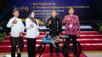 Balgis Diab Lepas 300 Calon Wisudawan FEB Unikal