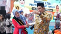 27.000 Siswa Pecahkan Rekor MURI Membatik Serentak di Jateng