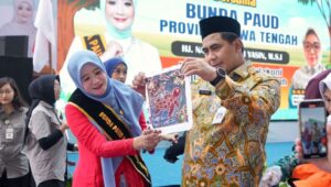 27.000 Siswa Pecahkan Rekor MURI Membatik Serentak di Jateng
