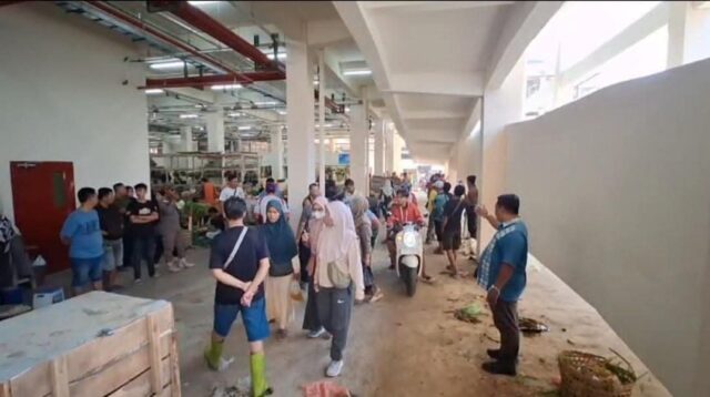Pemkot Pekalongan Tertibkan Aktivitas Perdagangan di Pasar Banjarsari Secara Humanis