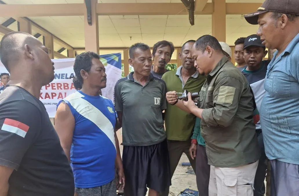 DKP Batang dan PLTU Bhimasena Latih Nelayan Roban Rawat Mesin Kapal