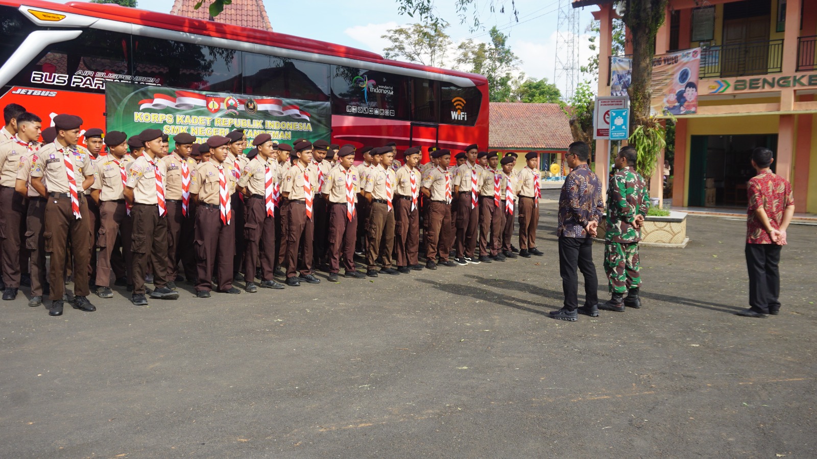 TNI AD Gandeng SMK Kandeman Bentuk Karakter Pelajar lewat Program KKRI