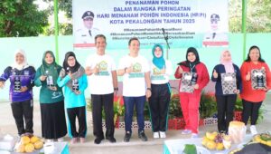 Pekalongan Gelar Penanaman Pohon di TPST Padukuhan Kraton