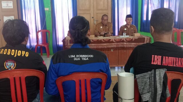 Warga dan Ormas Geruduk Kelurahan Pringrejo, Minta Pelayanan Publik UMKM Diperbaiki