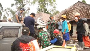 Respons Cepat TNI dan Pemda Tangani Dampak Erupsi Semeru