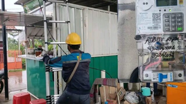 Sempat Tertunda Setahun, Sambungan Listrik UMKM di Pringrejo Akhirnya Terpasang