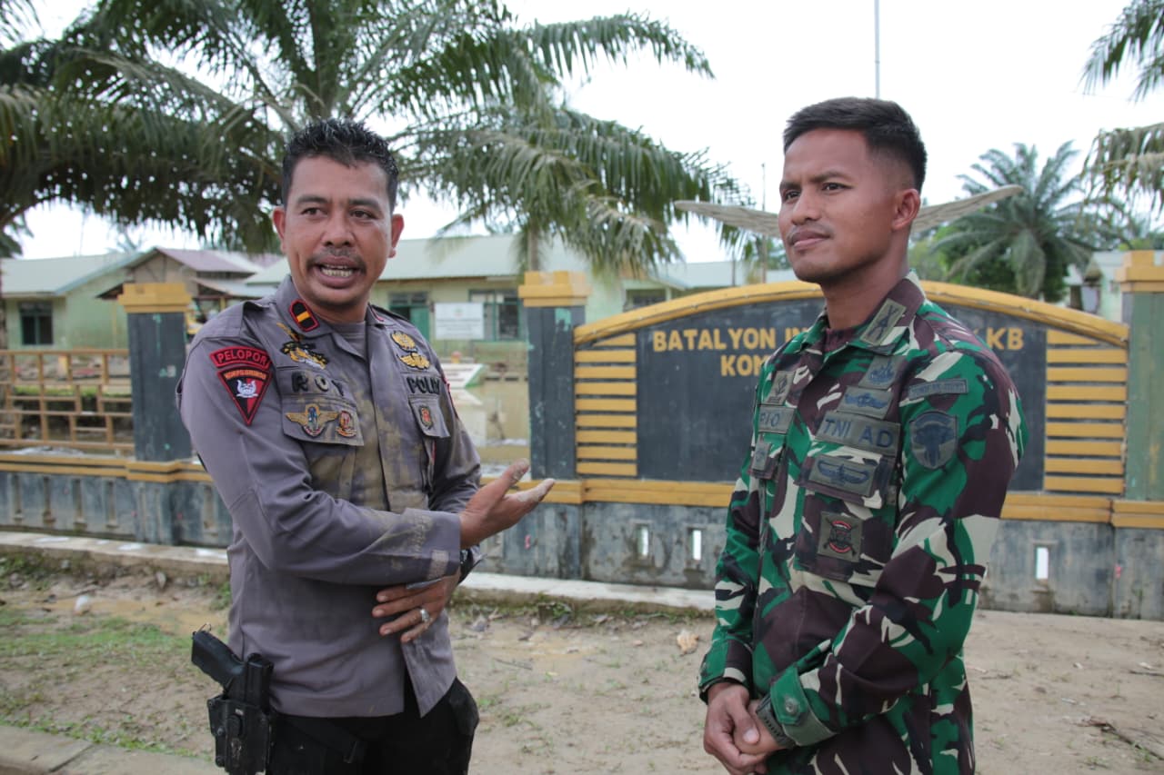 Polri Bantu Kuras Genangan Air di Mako Kompi Senapan A Yonif 111/Karma Bakti Aceh Tamiang