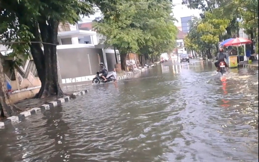 LSM Robin Hood 23 Soroti Banjir di Kota Pekalongan, Desak Perbaikan Drainase