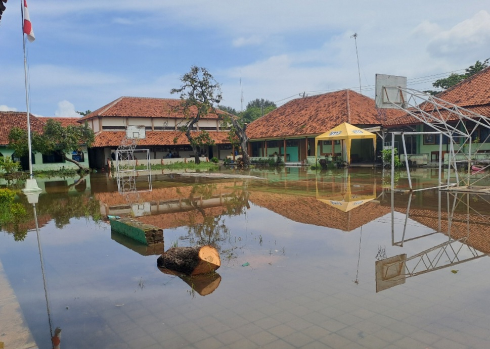 Genangan Air di SMPN 4 Pekalongan Disorot Ormas Bintang Adhiyaksa