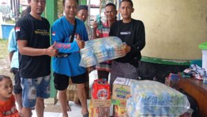 LSM Robin Hood 23 dan Bintang Adhiyaksa Salurkan Bantuan untuk Korban Banjir Pekalongan