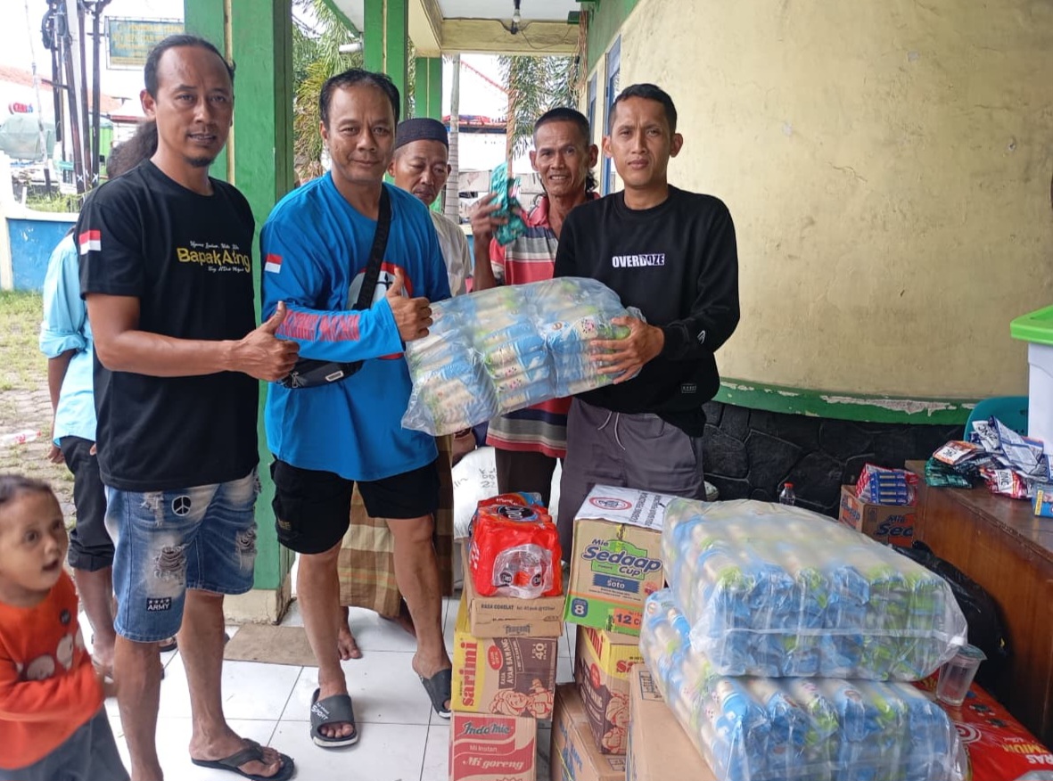 LSM Robin Hood 23 dan Bintang Adhiyaksa Salurkan Bantuan untuk Korban Banjir Pekalongan