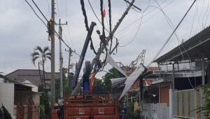 Angin Puting Beliung Terjang Perumahan Binagriya, Pekalongan Barat