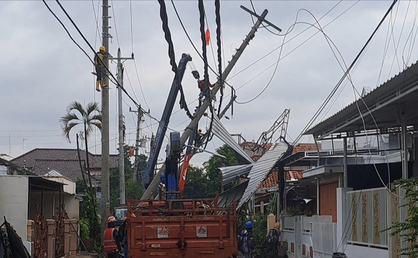 Angin Puting Beliung Terjang Perumahan Binagriya, Pekalongan Barat