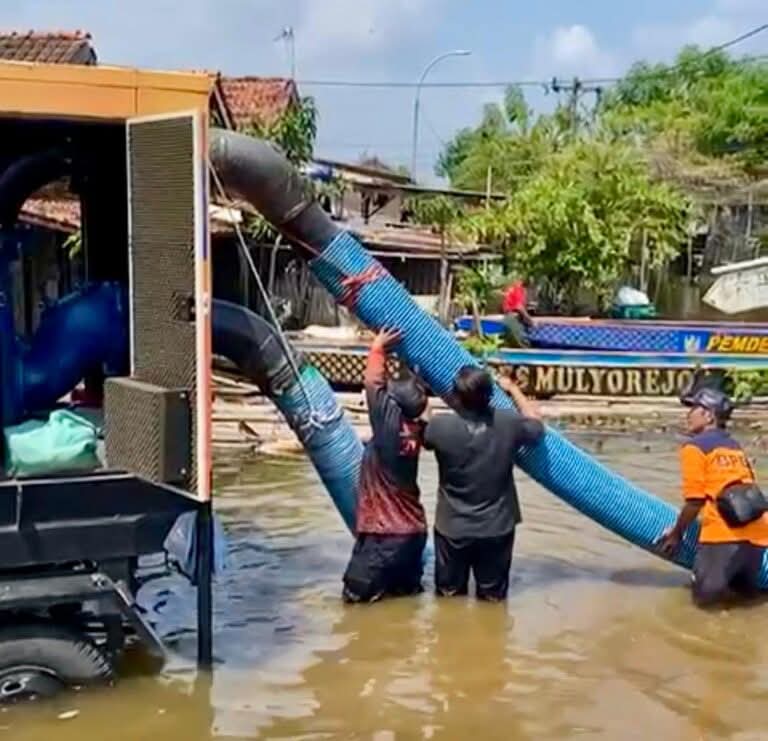 Pemprov Jateng Kerahkan 12 Pompa dan Bantuan Ratusan Juta untuk Tangani Banjir Pekalongan