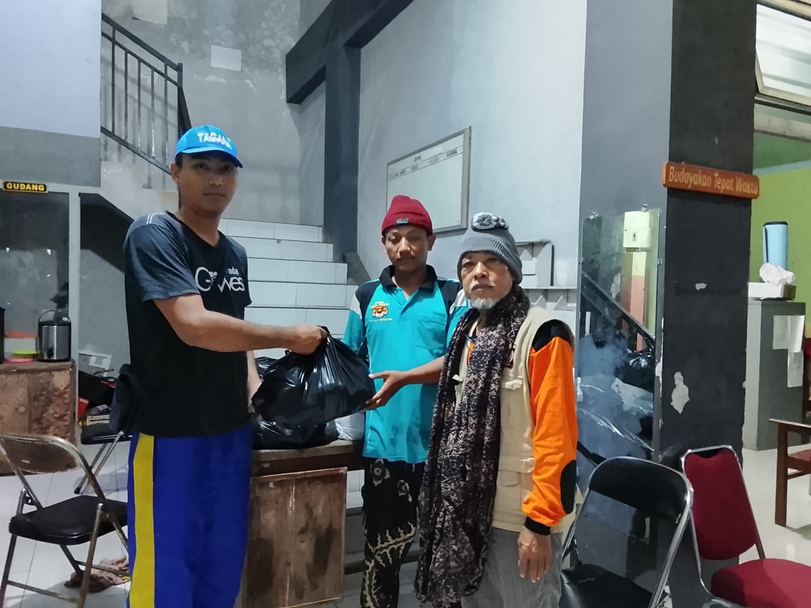 Dinsos-P2KB Pekalongan Kembali Operasikan Dapur Umum untuk Pengungsi Banjir