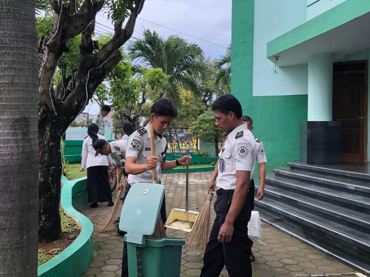 Rutan Pekalongan Gelar Kerja Bakti Bersihkan Masjid Sambut Ramadhan