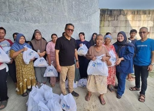 BRI Salurkan Bantuan Sembako untuk Korban Banjir di Batang