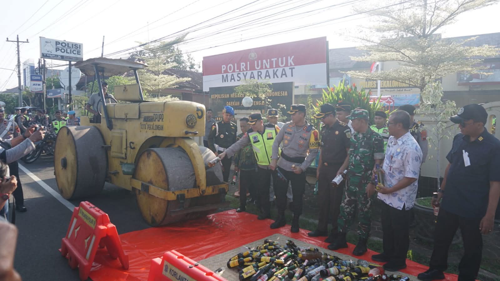 Operasi Pekat Ramadan, Polres Pekalongan Kota Tangkap 16 Tersangka Narkoba dan Musnahkan Ribuan Miras