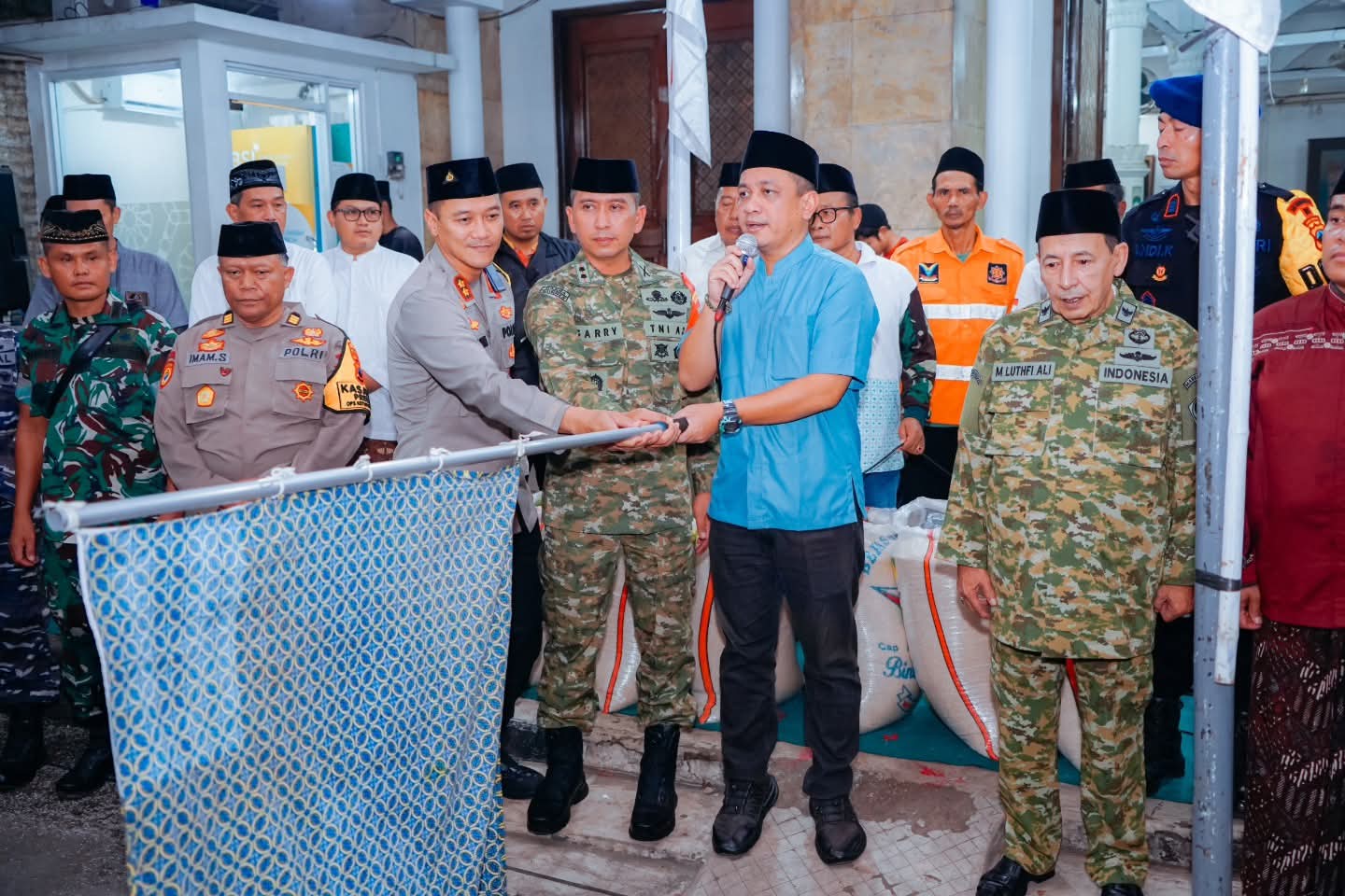 Habib Luthfi dan Wali Kota Pekalongan Lepas Distribusi 308 Ton Zakat Fitrah