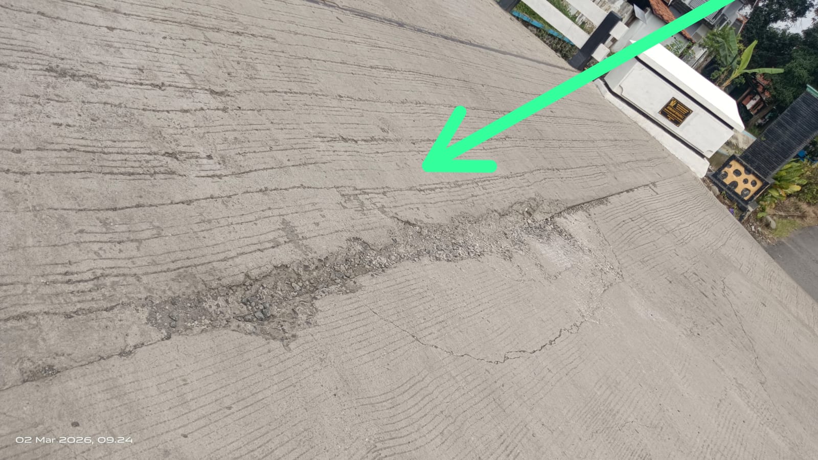 Proyek Hampir Rp 1 Miliar Tanpa Tender Disorot, Jembatan Tengeng Wetan Mulai Retak