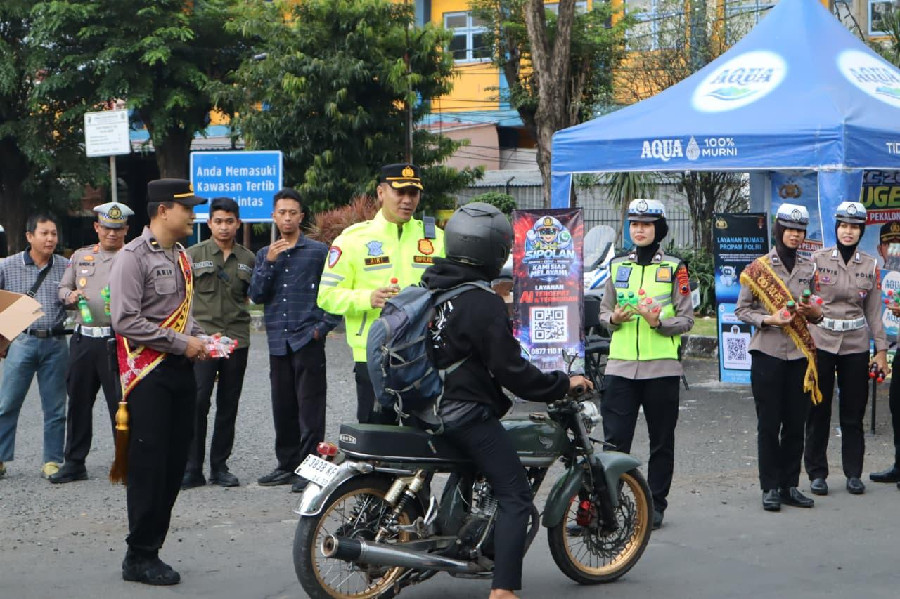 Mudik Lebih Nyaman, Polres Pekalongan Kota Sediakan Minuman dan Tempat Istirahat