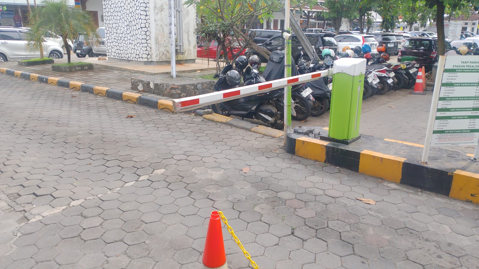 Diduga Minim Pengawasan, Wanita Terluka Kena Palang Otomatis di Stasiun Pekalongan