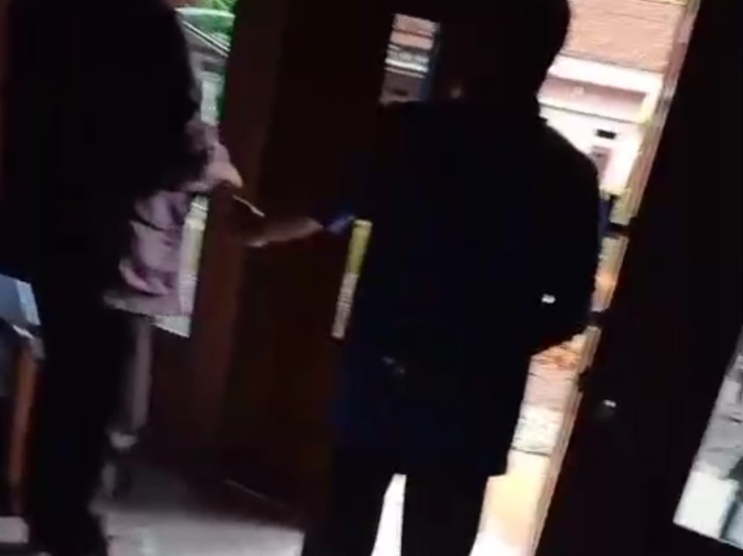 Insiden Penarikan Motor di Kesesi, Diduga Kena Pelipis Tangan Berbalsem, Petugas Penarik Lapor Polisi