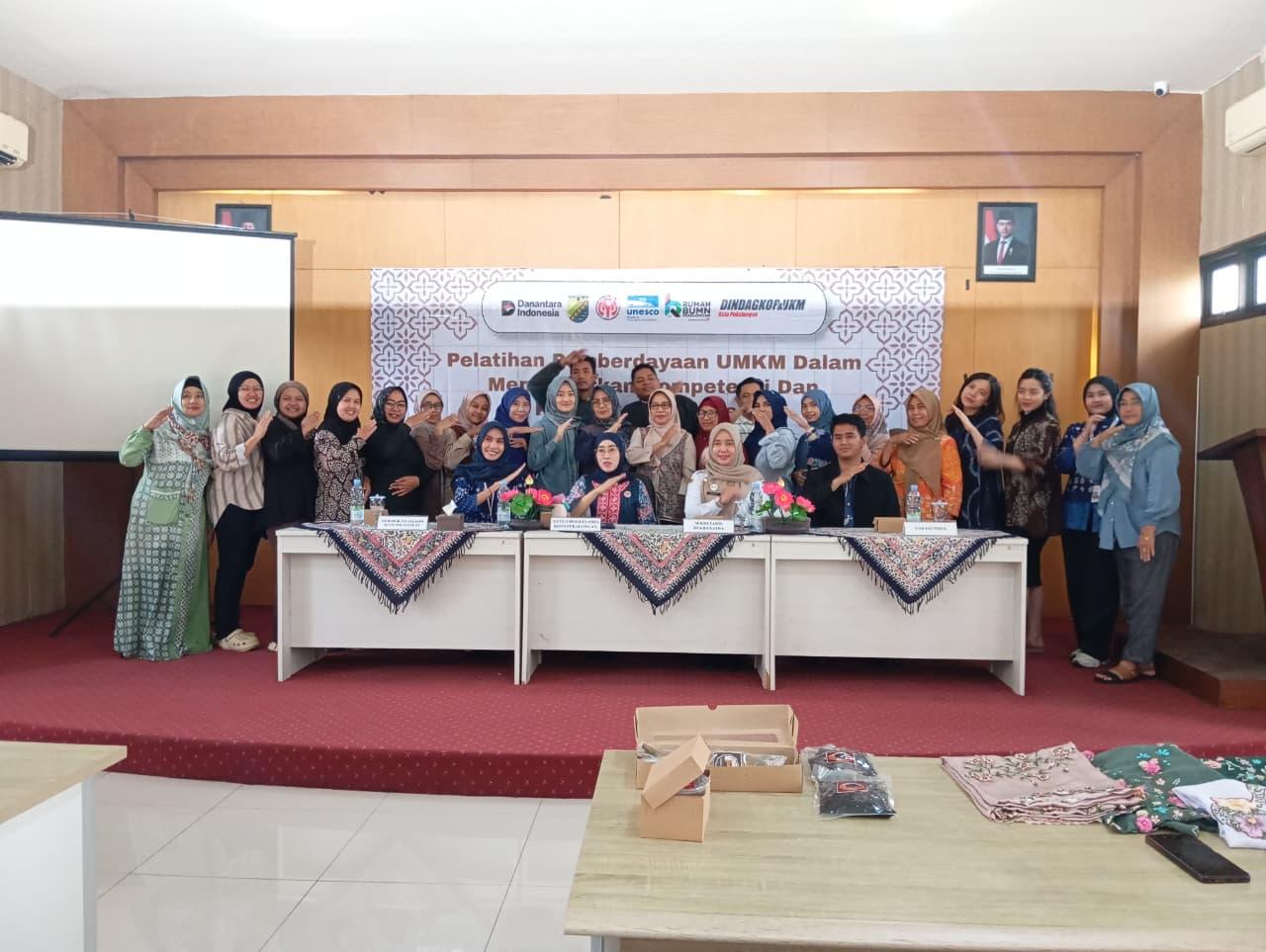 UMKM Kota Pekalongan Didorong Naik Kelas Lewat Pelatihan AI untuk Foto Produk