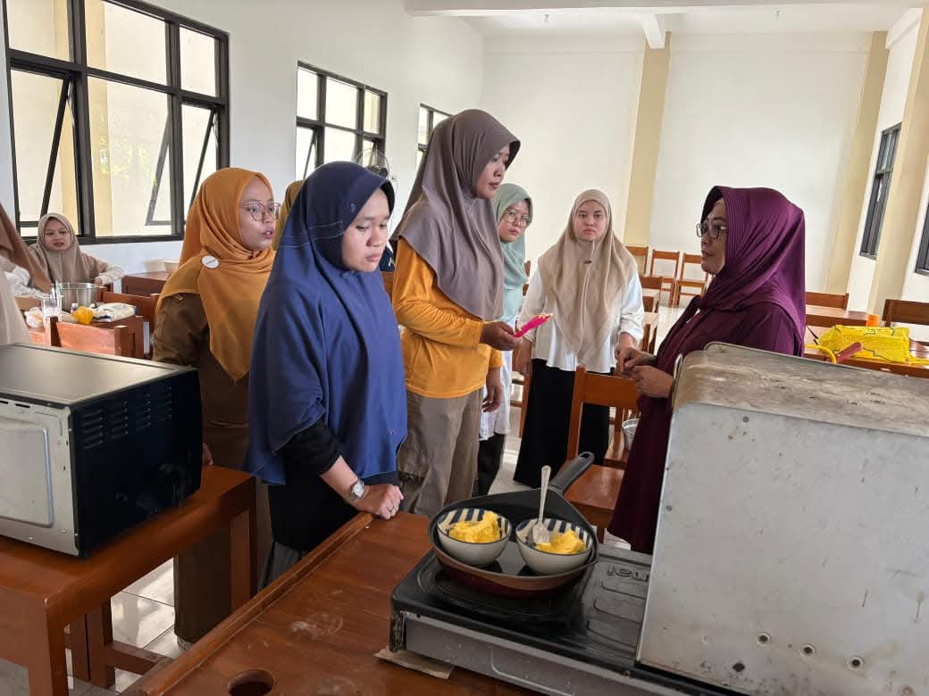 Tingkatkan Kreativitas dan Kemandirian, SKB Kota Pekalongan Adakan Upskilling Membuat Kue