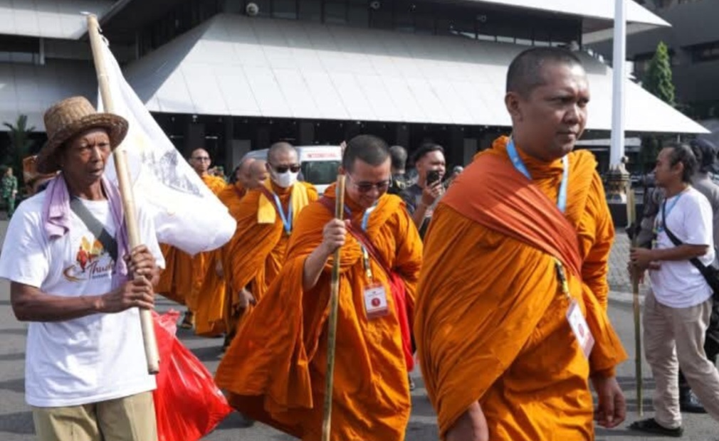Perjalanan Thudong Waisak 2026, 16 Bikkhu Sebarkan Semangat Harmoni di Jawa Tengah