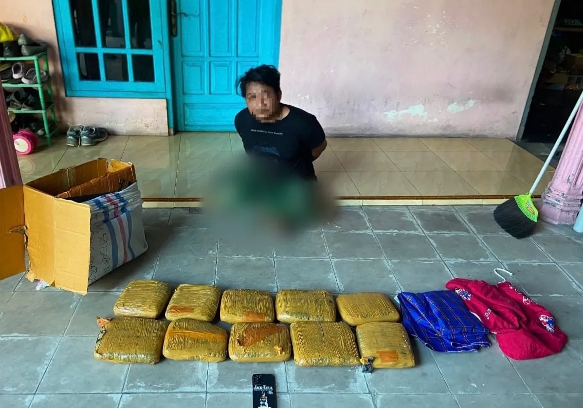Bareskrim Sita 10 Kg Ganja yang Disamarkan dalam Paket Pakaian
