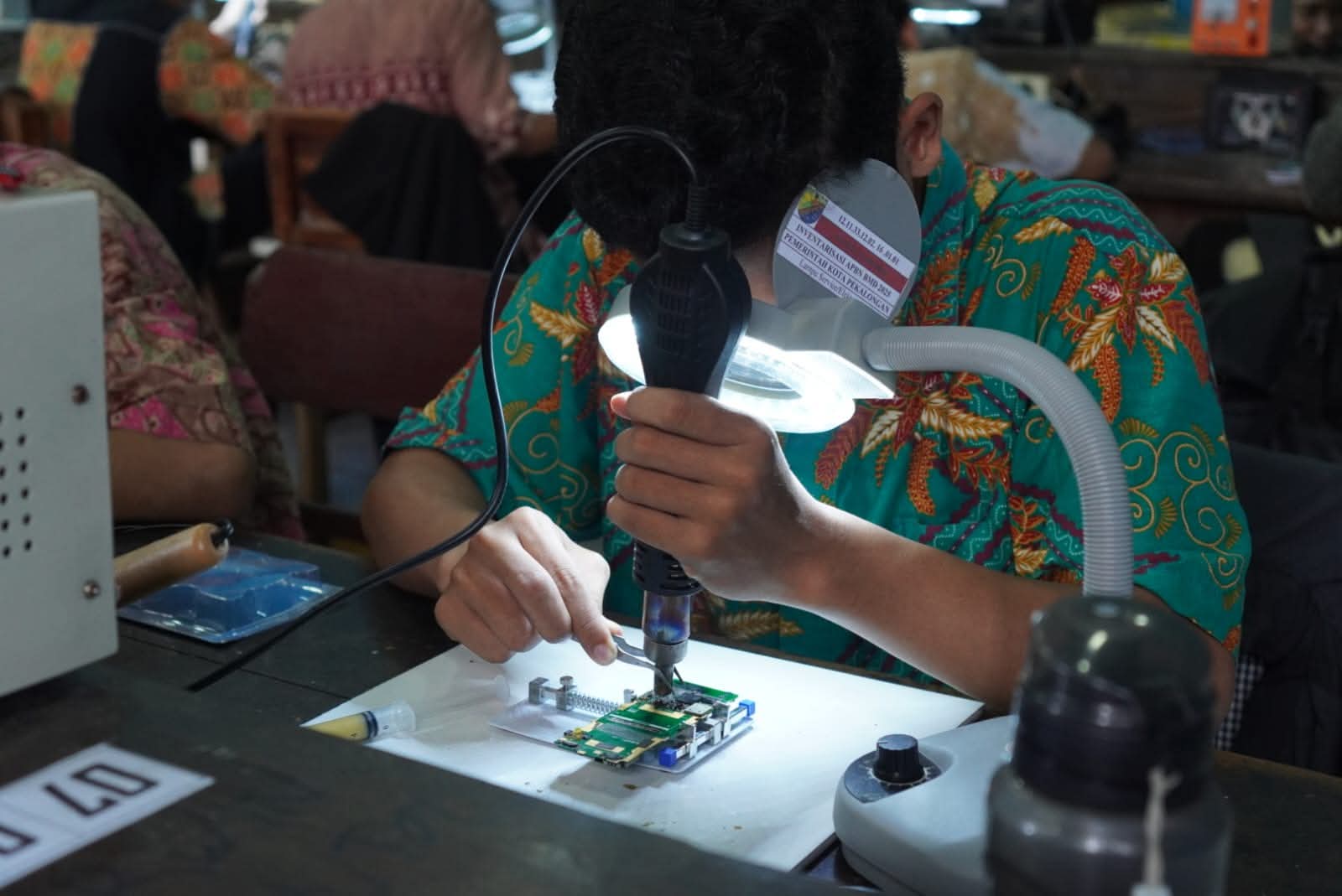 Lulusan Pelatihan Teknisi HP BLK Banyak Buka Usaha Reparasi