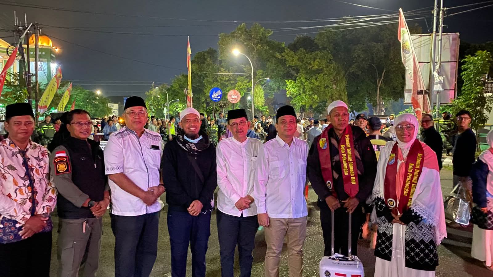 Aaf Sambut Jemaah Haji Kloter 14 di GOR Jetayu, Satu Jemaah Wafat dalam Penerbangan Pulang