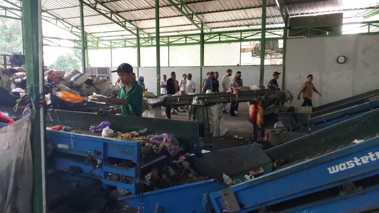 KLH Apresiasi Upaya Adaptasi Iklim Kota Pekalongan, Soroti Pentingnya Pemilahan Sampah