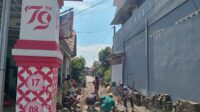 Tanpa Bantuan Pemerintah, Warga Degayu Swadaya Perbaiki Jalan Paving yang Rusak