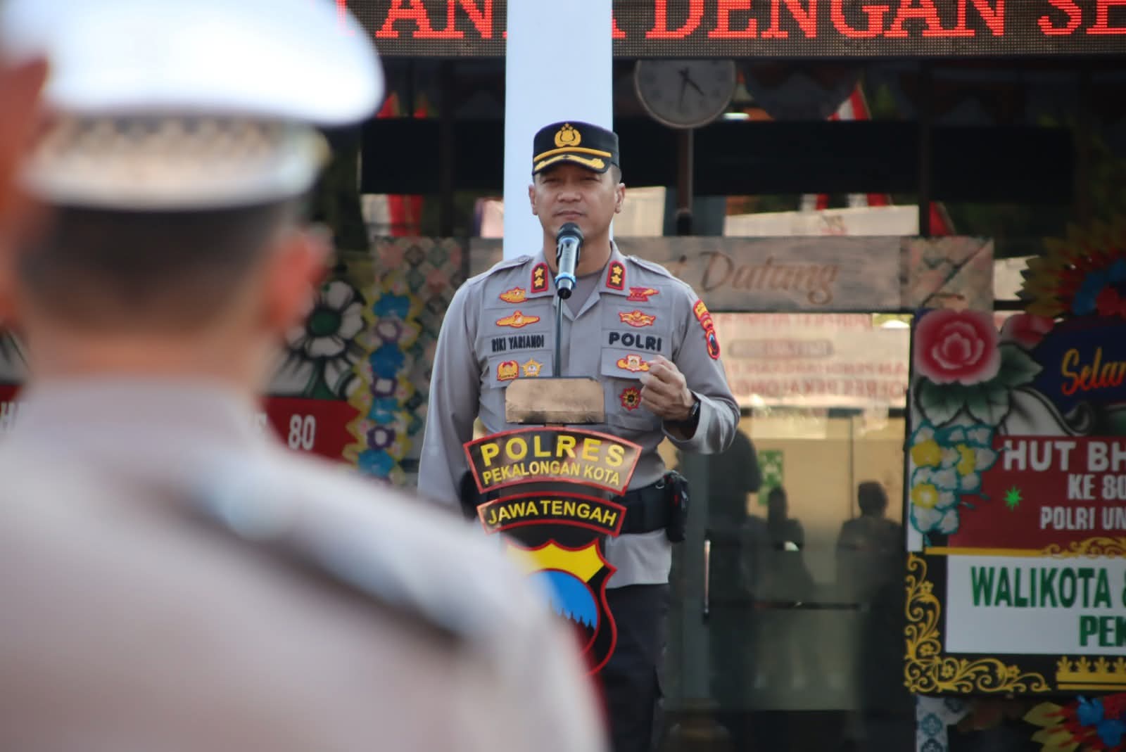 Kapolres Pekalongan Kota Pimpin Kenaikan Pangkat 50 Personel, Dorong Profesionalisme dan Integritas