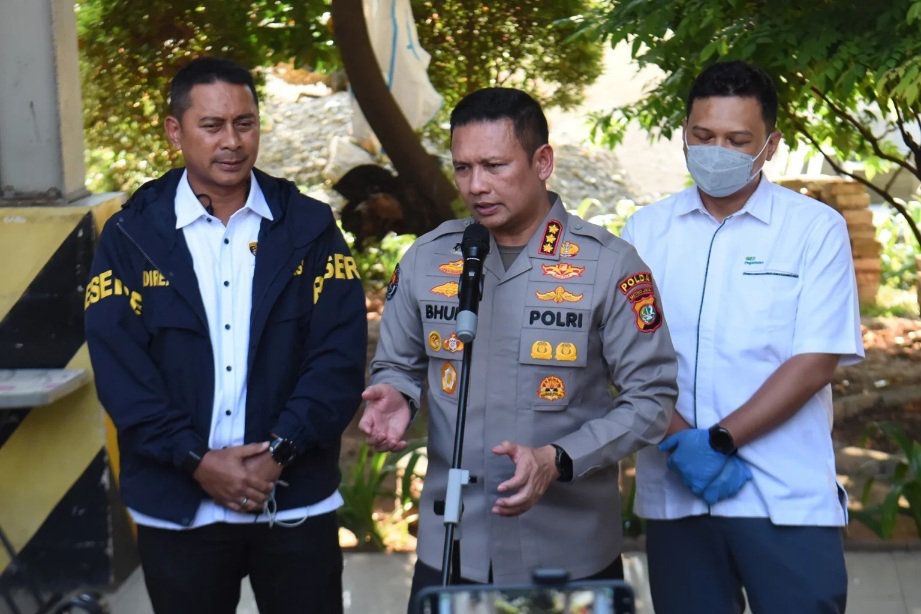 Pelimpahan Tersangka Don Ritto Dikawal Ketat Personel Brimob Polri