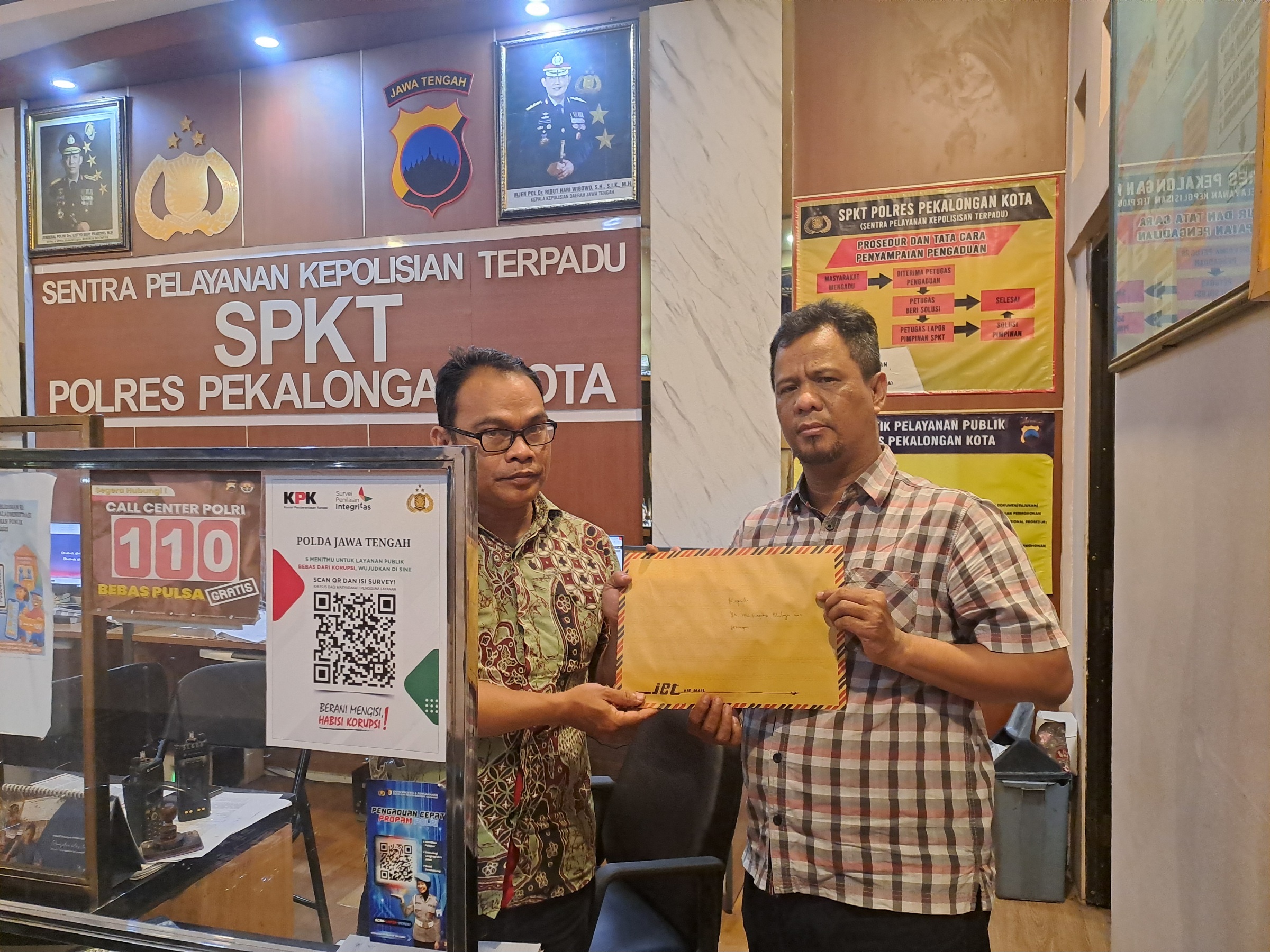 Malam Mencekam, Rumah Mantan Pejabat Diduga Dijarah Puluhan Orang, Kuasa Hukum Lapor Polisi