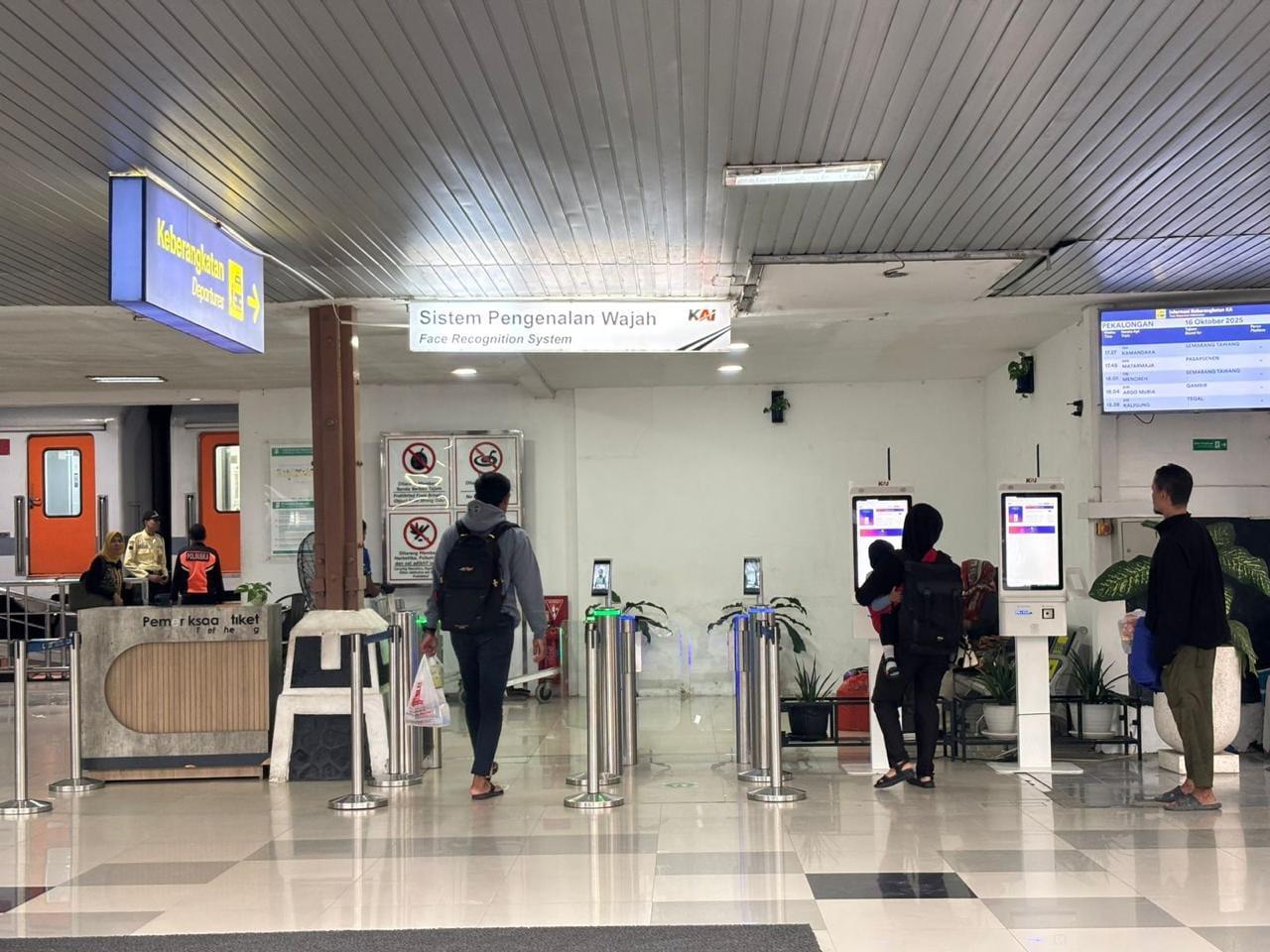 16.328 Lansia Nikmati Tarif Reduksi KAI, Bukti Kereta Makin Diminati sebagai Moda Ramah Lansia