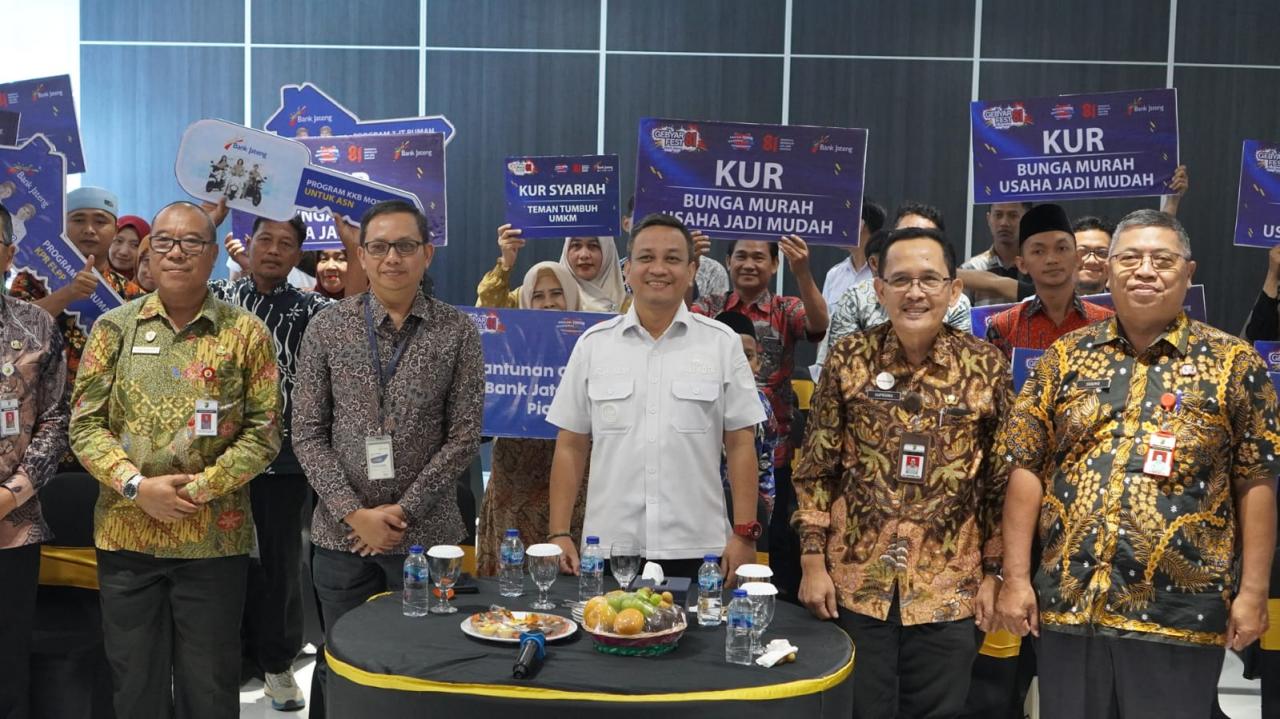 25 Debitur Ikuti Akad Kredit Massal Bank Jateng di Pekalongan