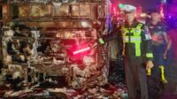 Bus PO Tunas Muda Ludes Terbakar di Tol Batang-Semarang, 15 Penumpang Selamat Bus PO Tunas Muda Ludes Terbakar di Tol Batang-Semarang, 15 Penumpang Selamat