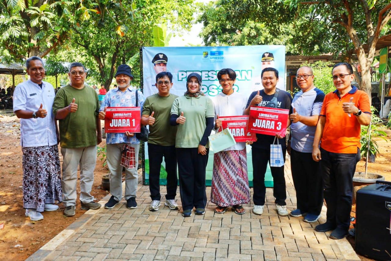 Abadikan Semangat Kemerdekaan, 3 Pemenang Lomba Foto Semarak Kampung 17-an Diganjar Hadiah