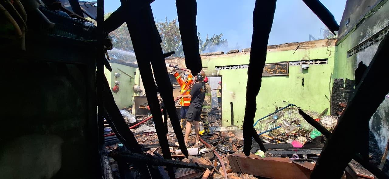 Kompor Pemanas Lilin Ditinggal, Rumah dan Produksi Batik di Pekalongan Terbakar