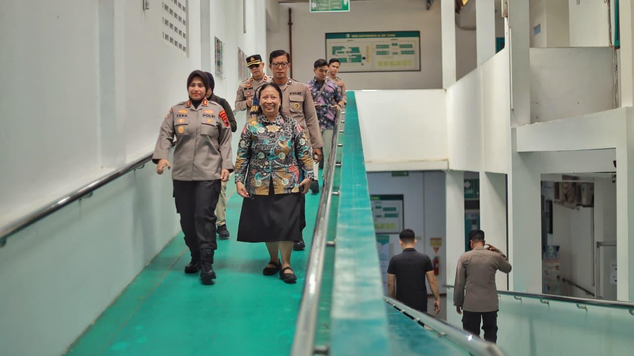 Kapolres Pekalongan Kota Beri Dukungan Moril kepada Korban Kebakaran