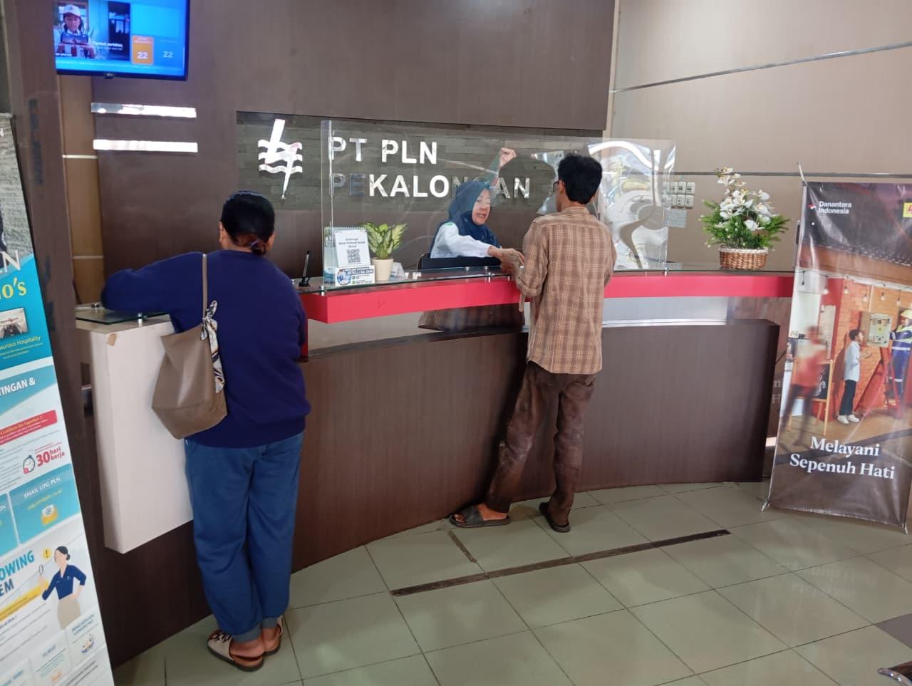 PLN Pekalongan Gencarkan Sosialisasi Bahaya Listrik, Warga Diimbau Waspada Pasang Umbul-Umbul dan Bangunan Dekat Jaringan